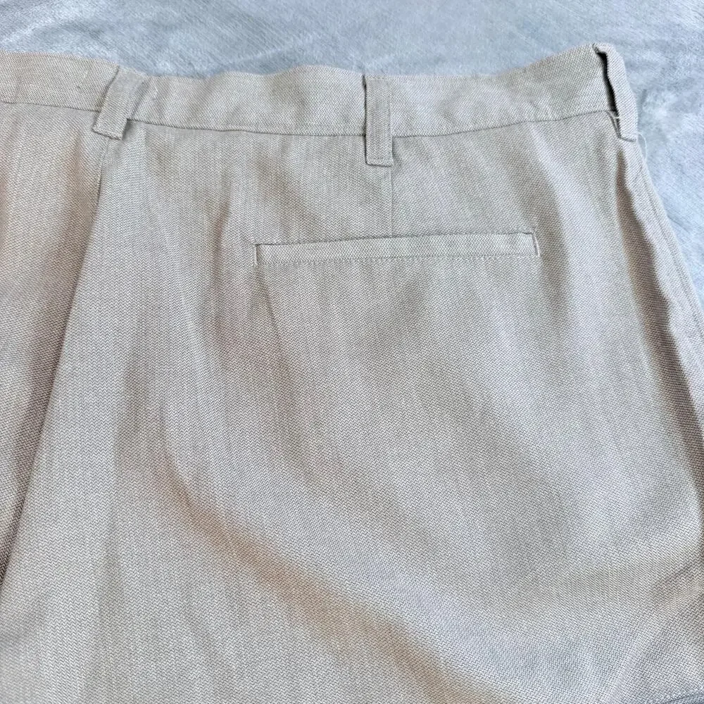 IZOD Men's Shorts Gray Plaid 9